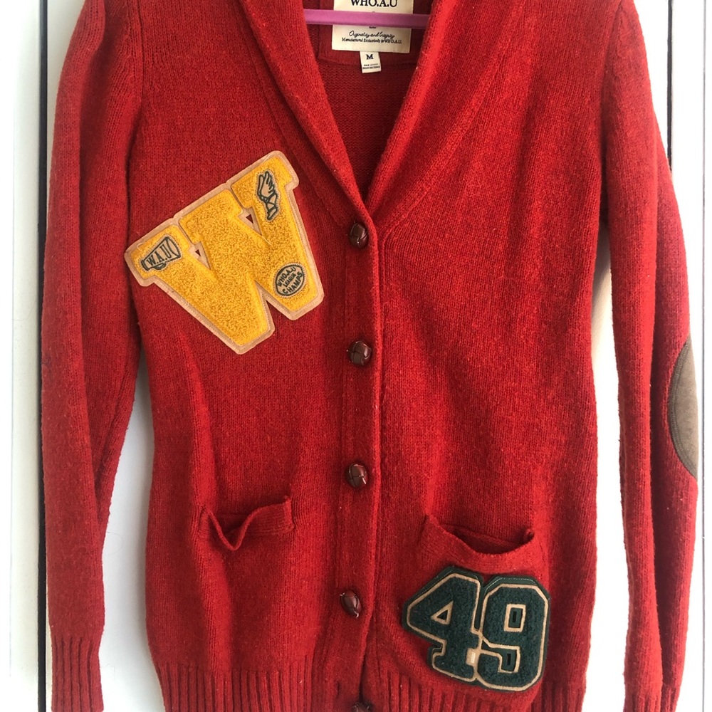 Who.A.U. Button down sweater